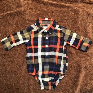 Baby gap baby boy shirt longsleeve 0-3months 
Smoke free pet free home